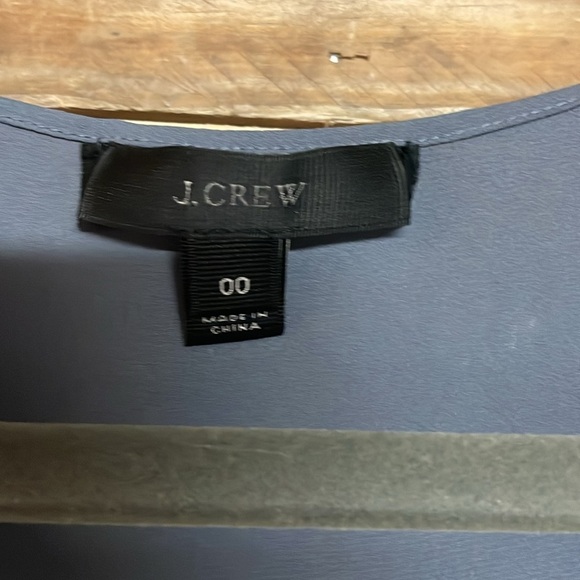 J. Crew size 00 Gray V-Neck Sleeveless Silk Lightweight Relaxed Fit Blouse Top - Picture 2 of 7